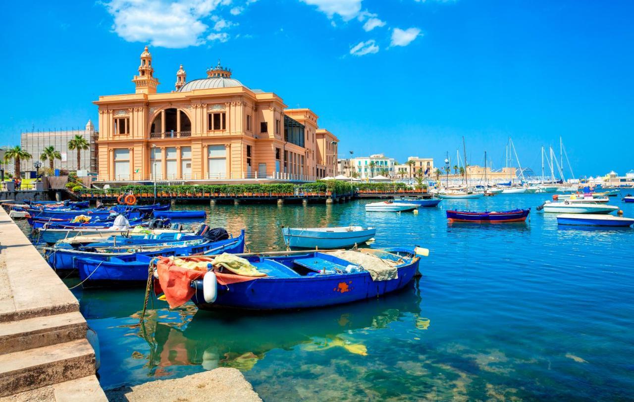 Seagull Apartments - Front And Sea View & Airport Bari Eksteriør bilde