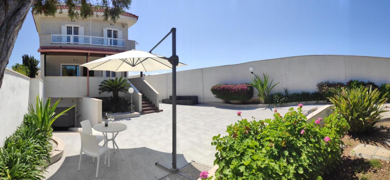 Seagull Apartments - Front And Sea View & Airport Bari Eksteriør bilde