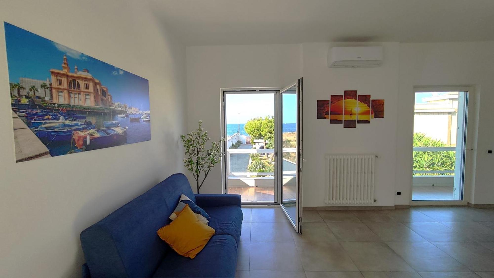 Seagull Apartments - Front And Sea View & Airport Bari Eksteriør bilde